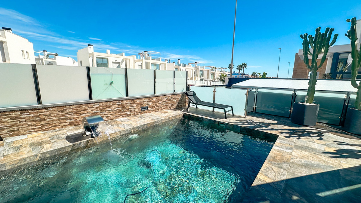 For sale - 3 Bedroom 3 Bathroom House - Detached Villa in Orihuela - Lomas de Cabo Roig  - Alicante