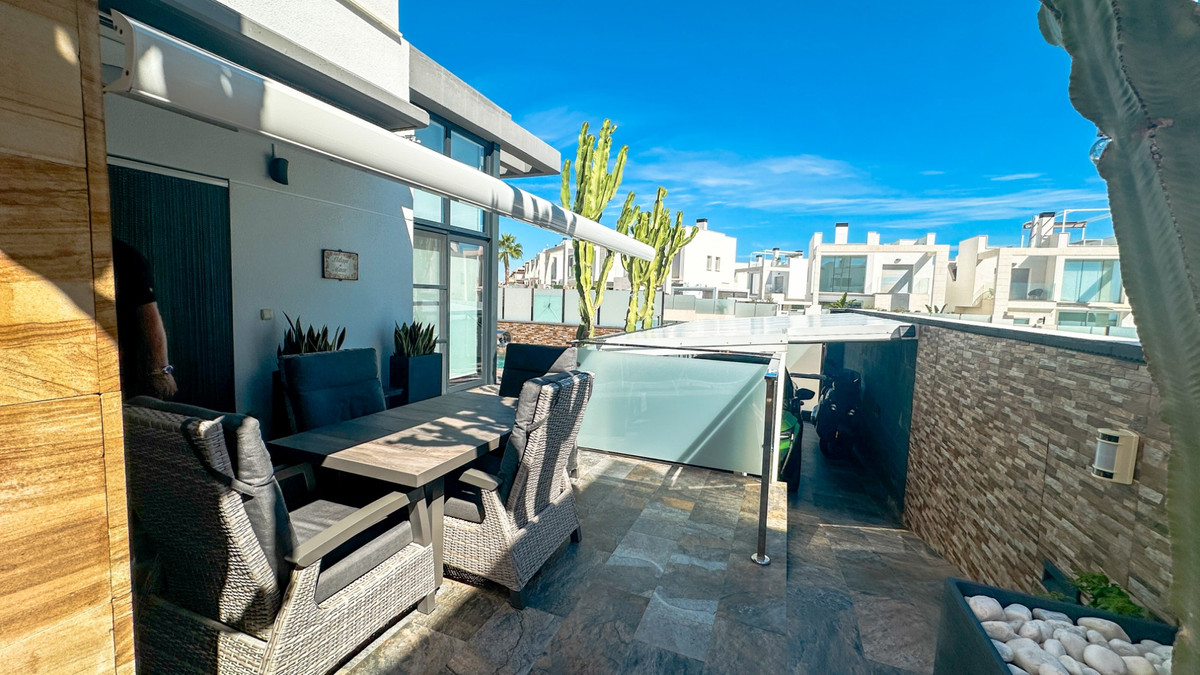 For sale - 3 Bedroom 3 Bathroom House - Detached Villa in Orihuela - Lomas de Cabo Roig  - Alicante