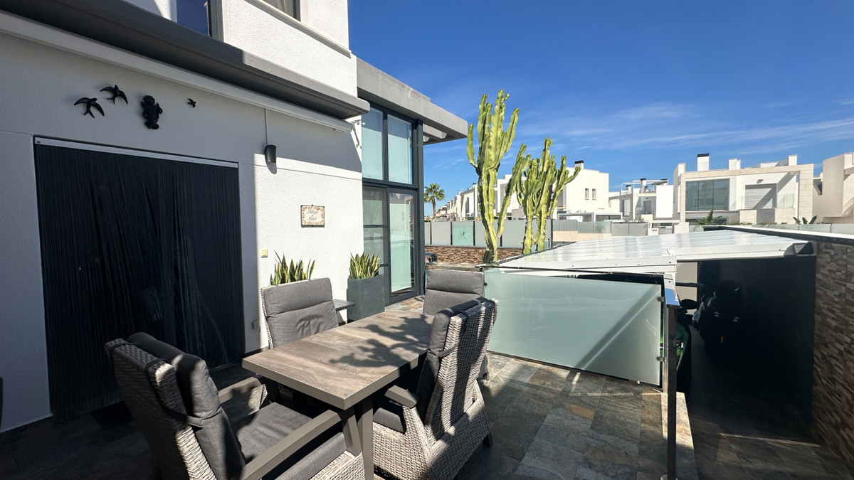 For sale - 3 Bedroom 3 Bathroom House - Detached Villa in Orihuela - Lomas de Cabo Roig  - Alicante