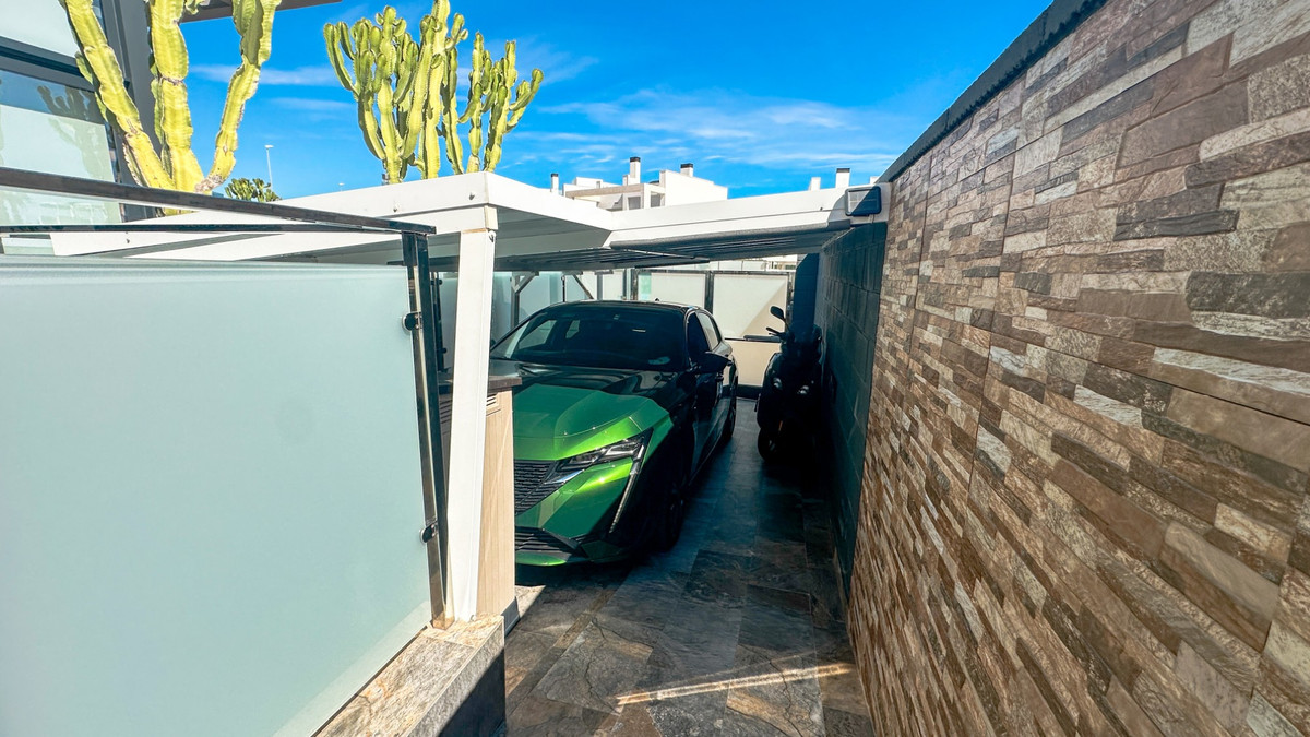 For sale - 3 Bedroom 3 Bathroom House - Detached Villa in Orihuela - Lomas de Cabo Roig  - Alicante