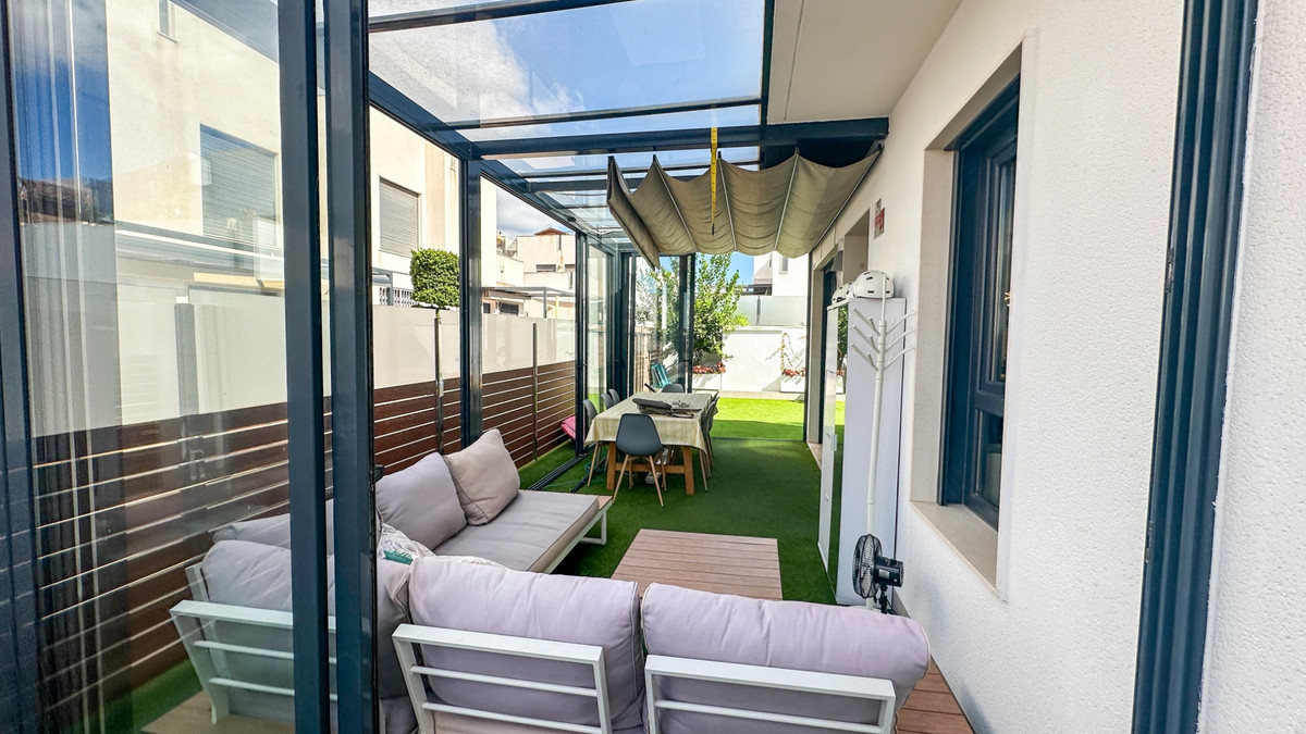 For sale - 5 Bedroom 3 Bathroom House - Detached Villa in Torrevieja - Torrevieja Centro  - Alicante