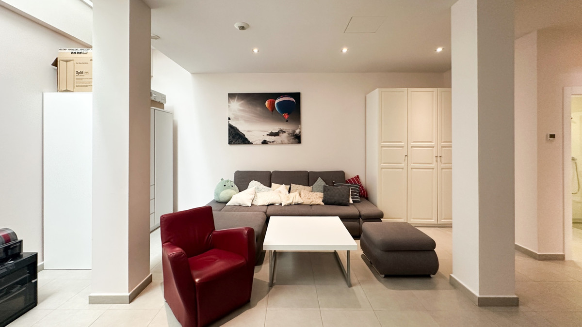 For sale - 5 Bedroom 3 Bathroom House - Detached Villa in Torrevieja - Torrevieja Centro  - Alicante