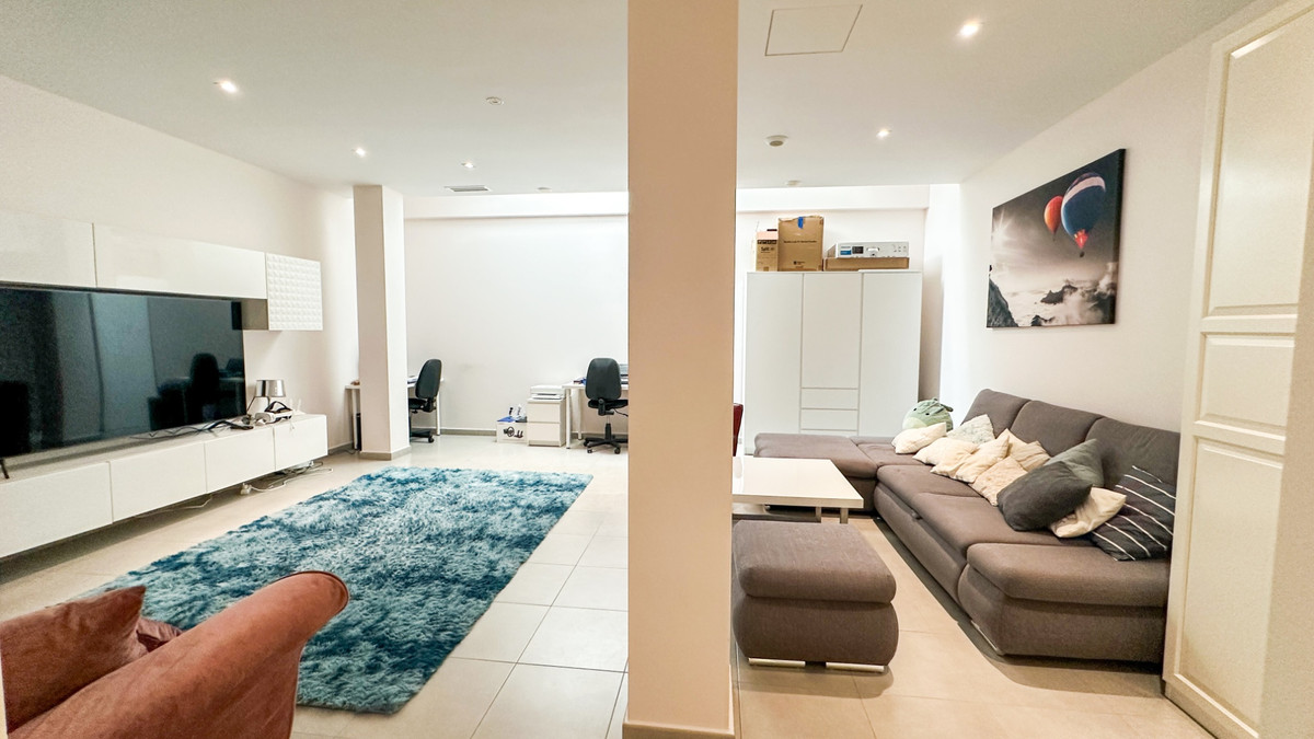 For sale - 5 Bedroom 3 Bathroom House - Detached Villa in Torrevieja - Torrevieja Centro  - Alicante
