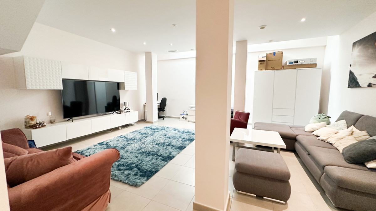 For sale - 5 Bedroom 3 Bathroom House - Detached Villa in Torrevieja - Torrevieja Centro  - Alicante