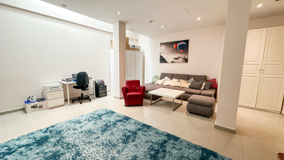 For sale - 5 Bedroom 3 Bathroom House - Detached Villa in Torrevieja - Torrevieja Centro  - Alicante