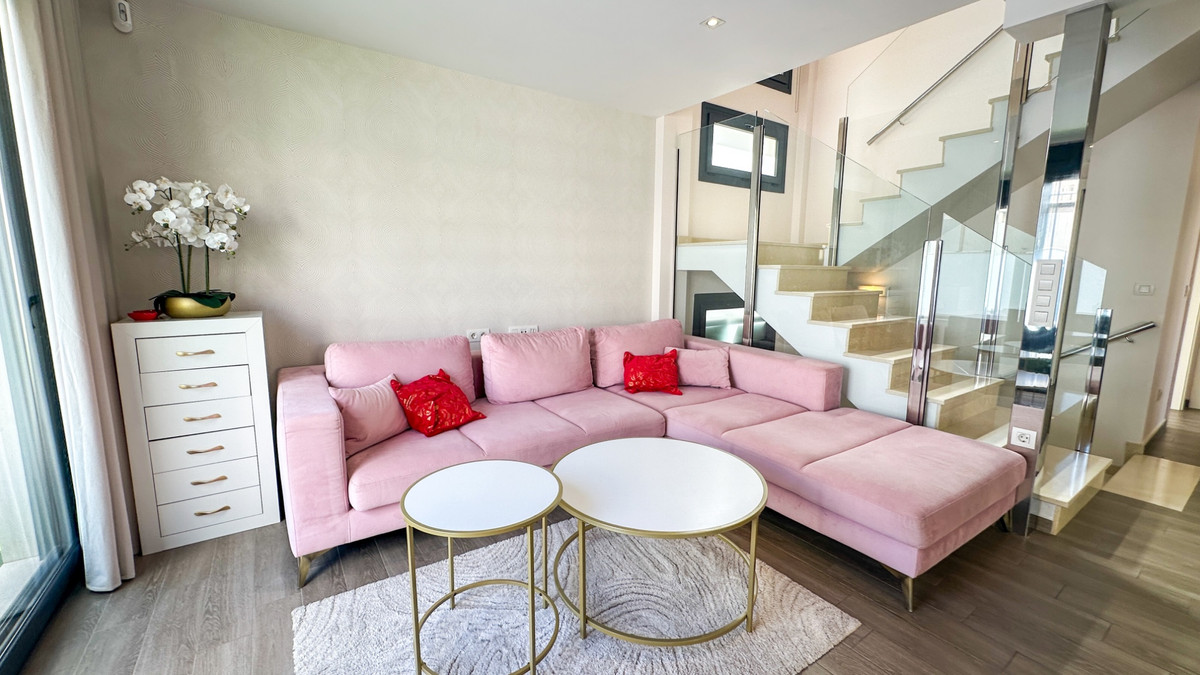 For sale - 5 Bedroom 3 Bathroom House - Detached Villa in Torrevieja - Torrevieja Centro  - Alicante