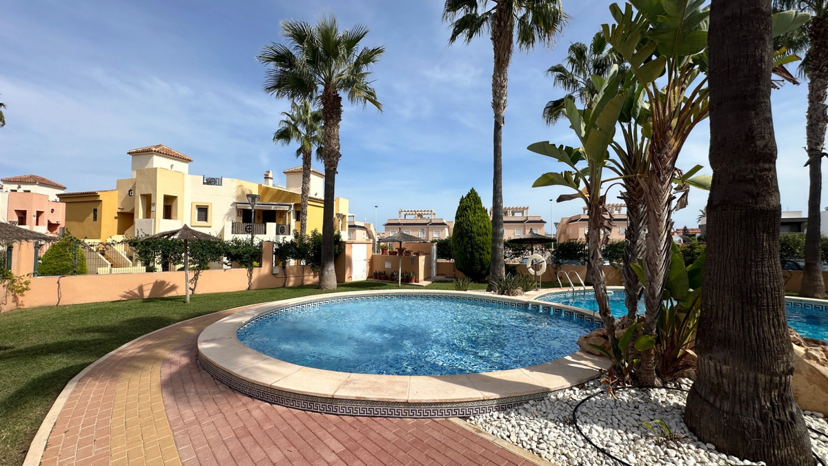 For sale - 2 Bedroom 2 Bathroom House - Bungalow in Orihuela - Los Altos  - Alicante