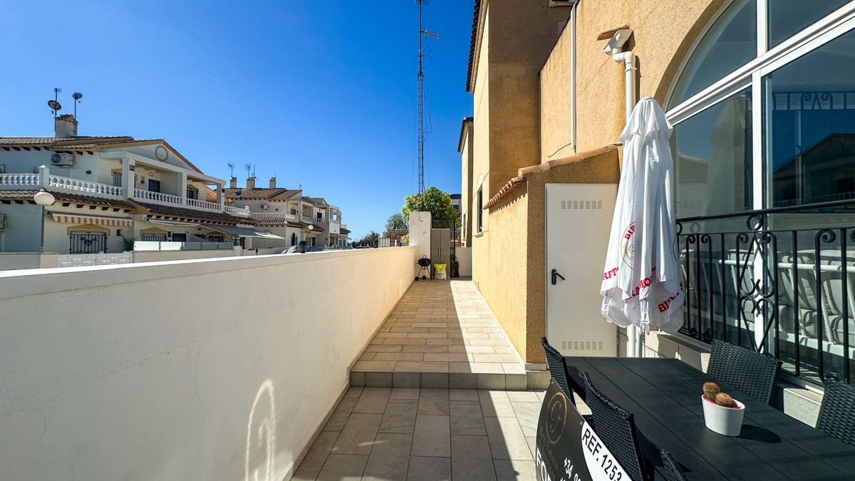 For sale - 4 Bedroom 2 Bathroom House - Townhouse in Orihuela - Los Altos  - Alicante