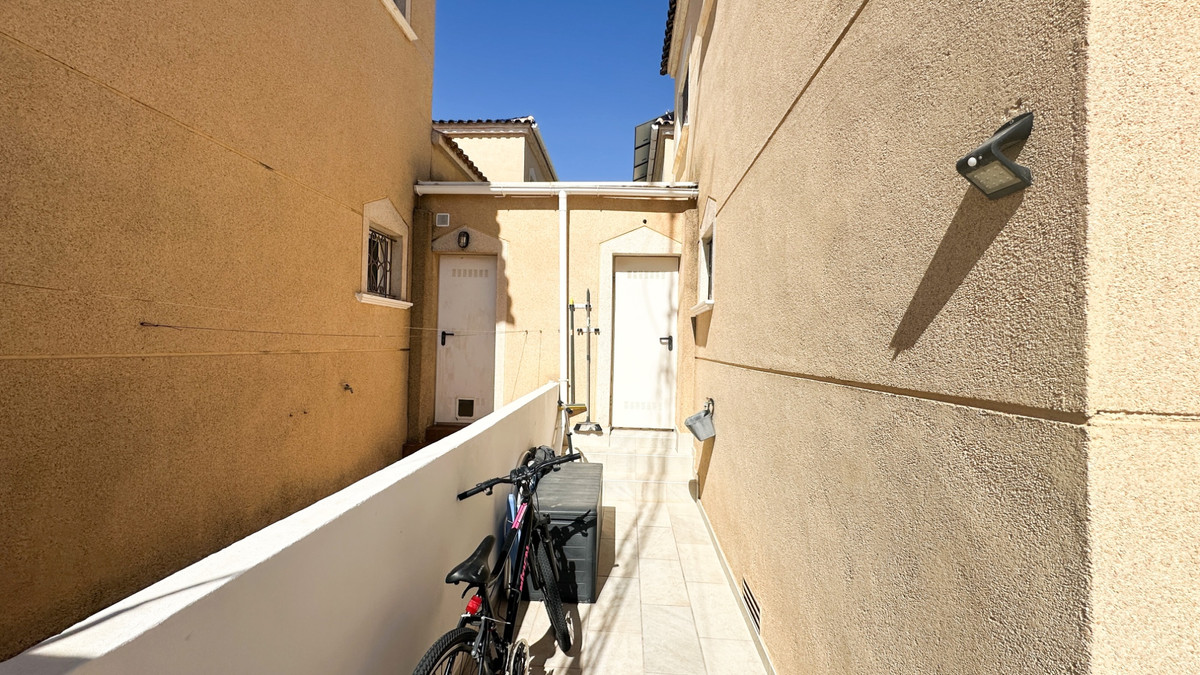 For sale - 4 Bedroom 2 Bathroom House - Townhouse in Orihuela - Los Altos  - Alicante