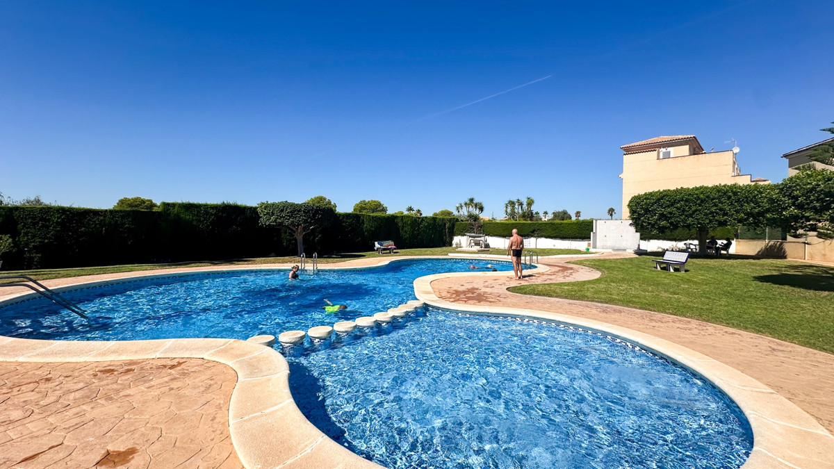 For sale - 4 Bedroom 2 Bathroom House - Townhouse in Orihuela - Los Altos  - Alicante