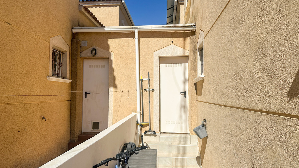 For sale - 4 Bedroom 2 Bathroom House - Townhouse in Orihuela - Los Altos  - Alicante