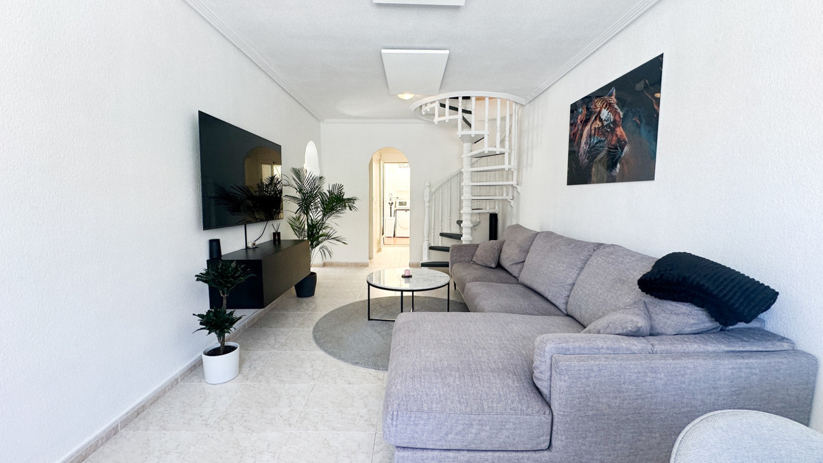 For sale - 4 Bedroom 2 Bathroom House - Townhouse in Orihuela - Los Altos  - Alicante