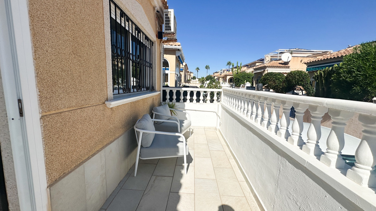 For sale - 4 Bedroom 2 Bathroom House - Townhouse in Orihuela - Los Altos  - Alicante