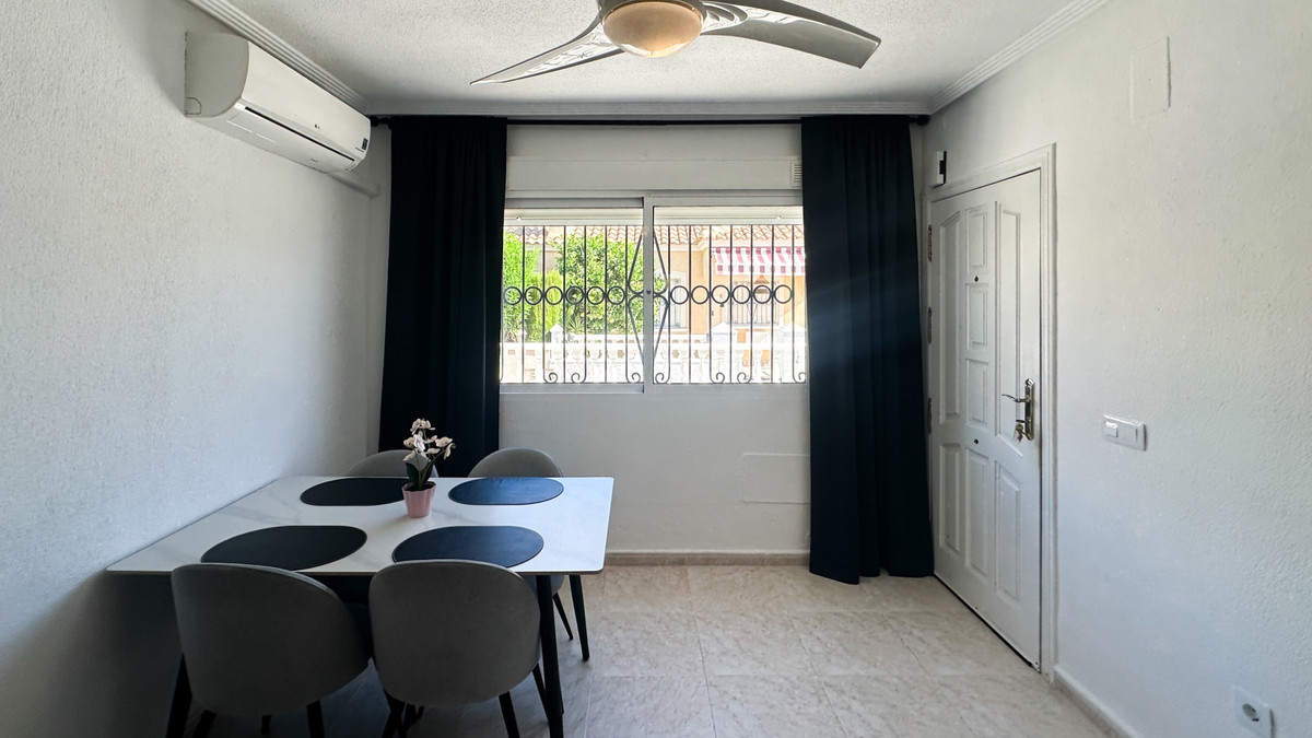 For sale - 4 Bedroom 2 Bathroom House - Townhouse in Orihuela - Los Altos  - Alicante