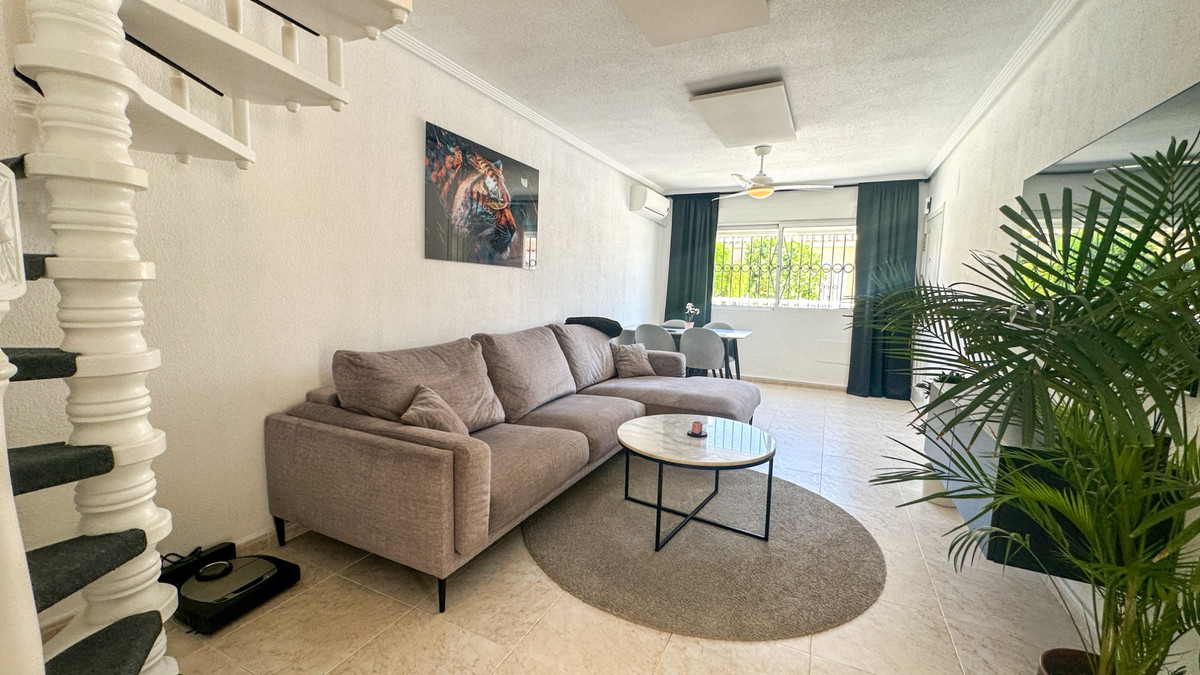 For sale - 4 Bedroom 2 Bathroom House - Townhouse in Orihuela - Los Altos  - Alicante
