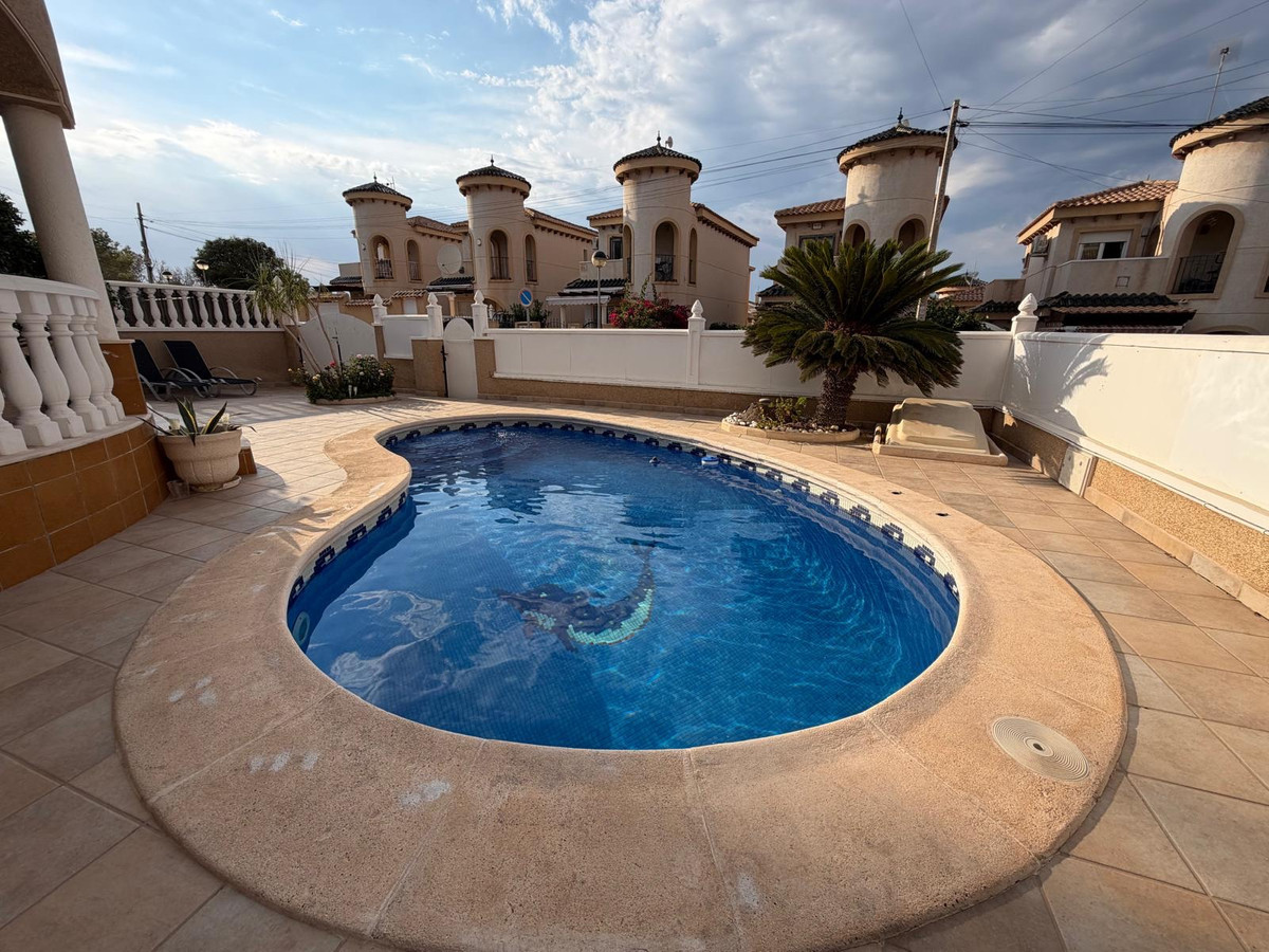 For sale - 3 Bedroom 2 Bathroom House - Detached Villa in Orihuela - Orihuela Costa  - Alicante