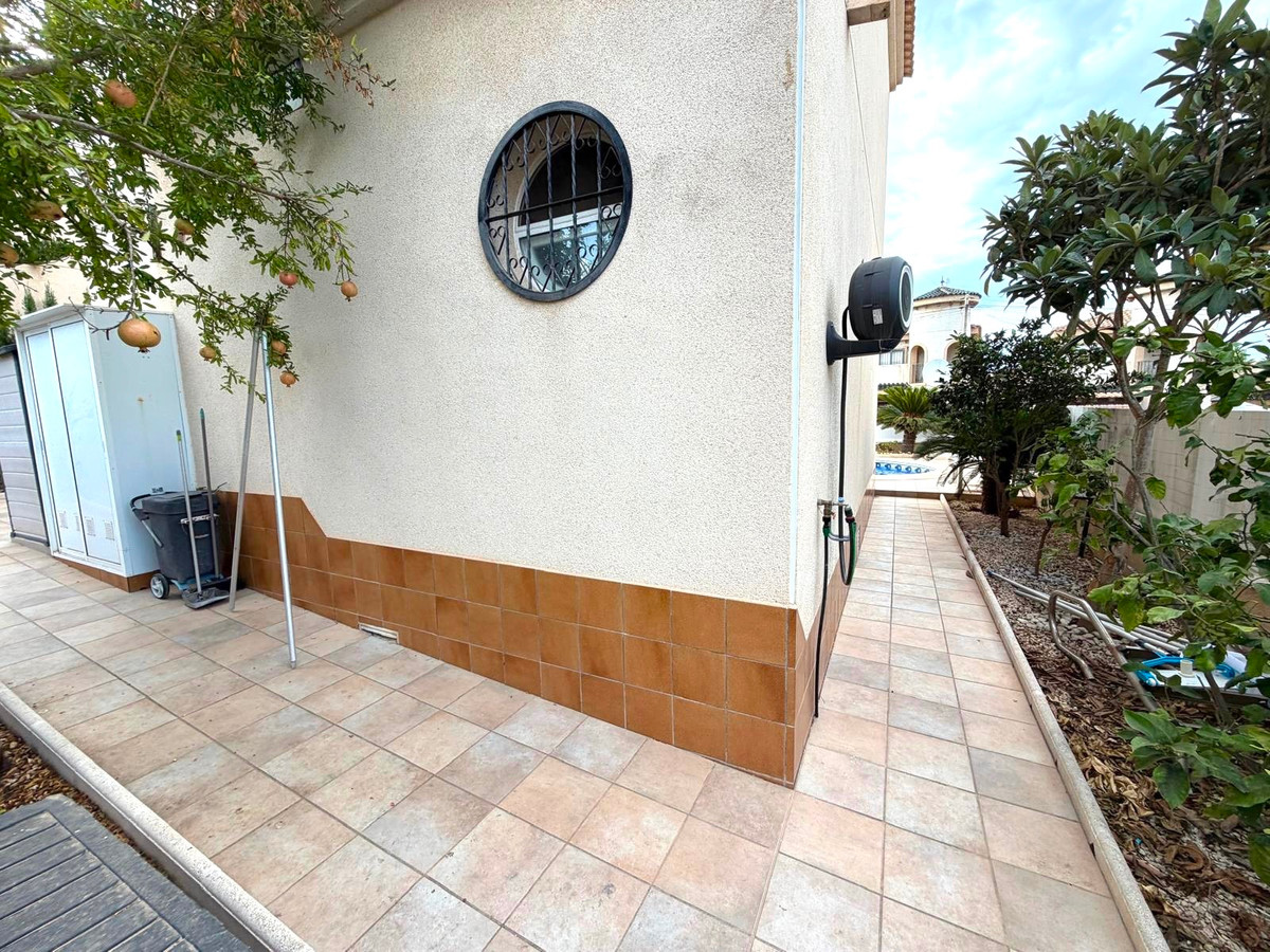 For sale - 3 Bedroom 2 Bathroom House - Detached Villa in Orihuela - Orihuela Costa  - Alicante