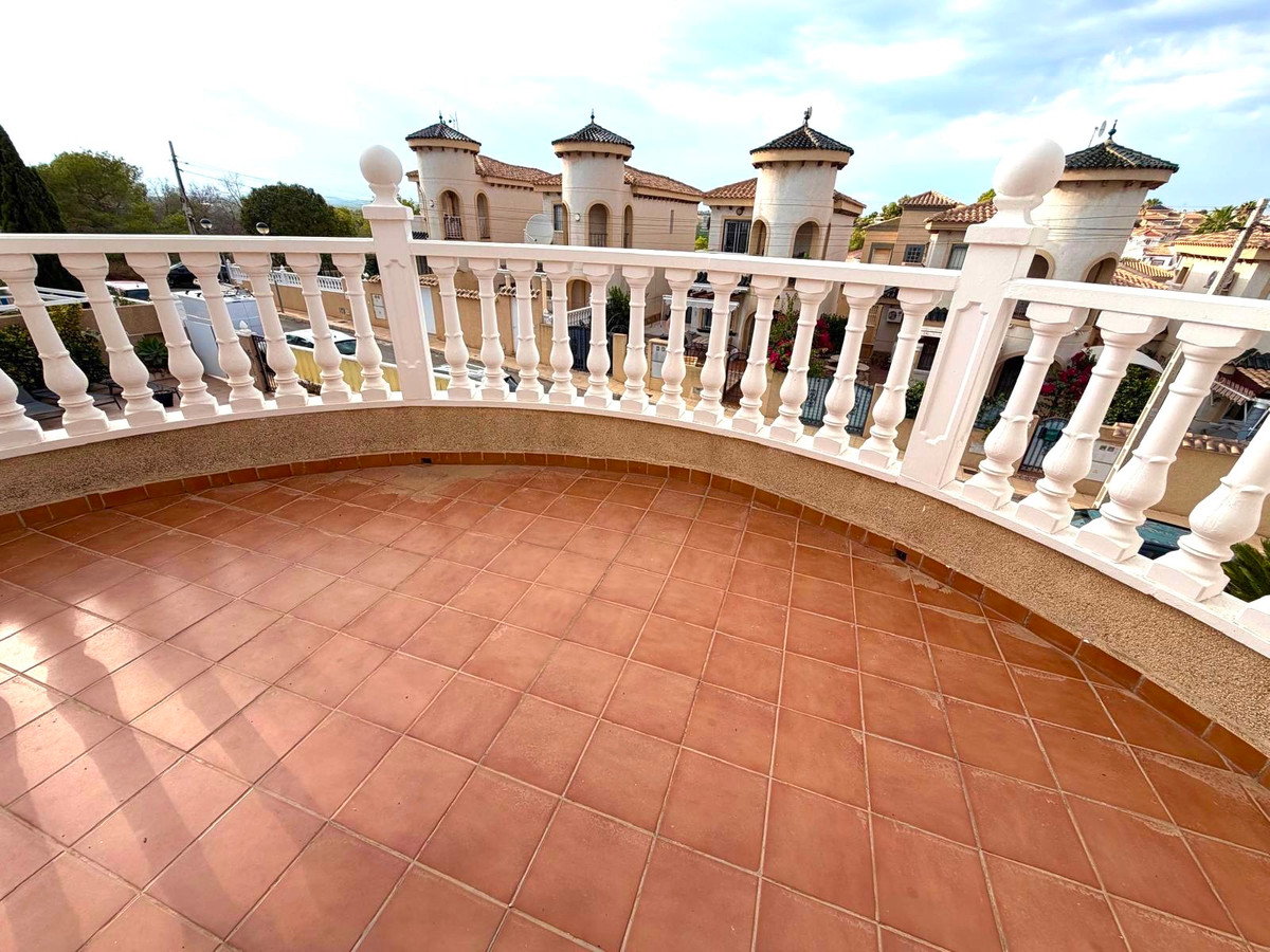 For sale - 3 Bedroom 2 Bathroom House - Detached Villa in Orihuela - Orihuela Costa  - Alicante