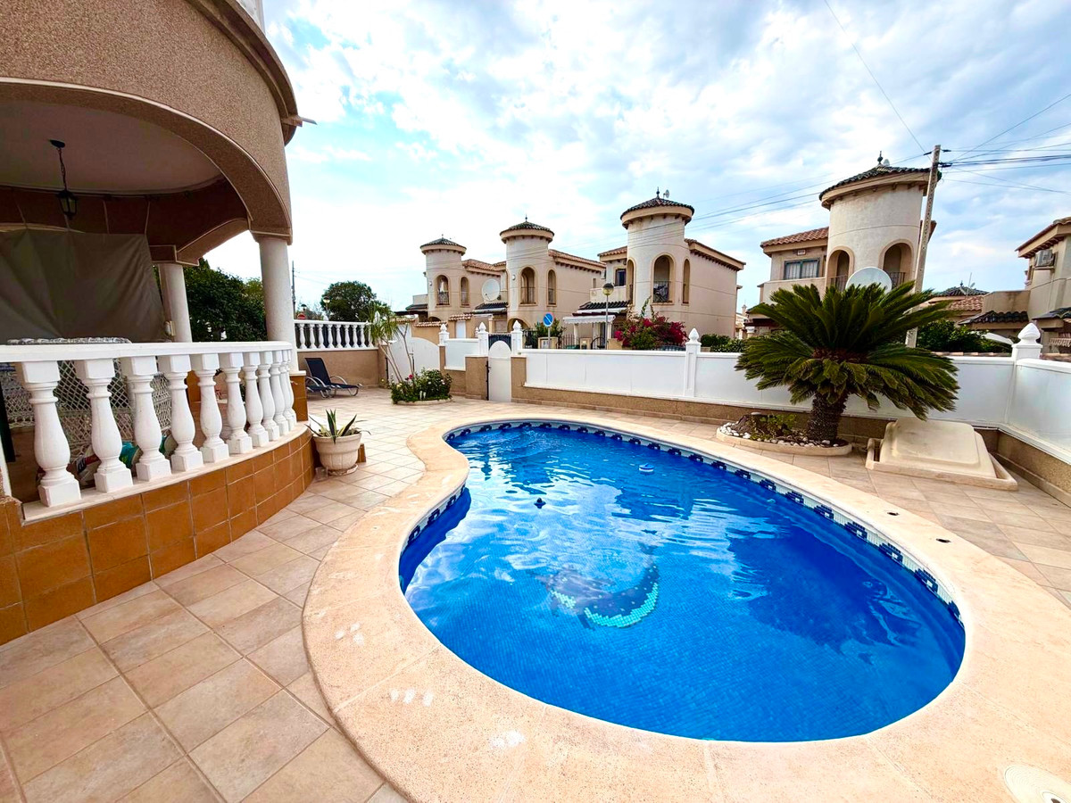 For sale - 3 Bedroom 2 Bathroom House - Detached Villa in Orihuela - Orihuela Costa  - Alicante