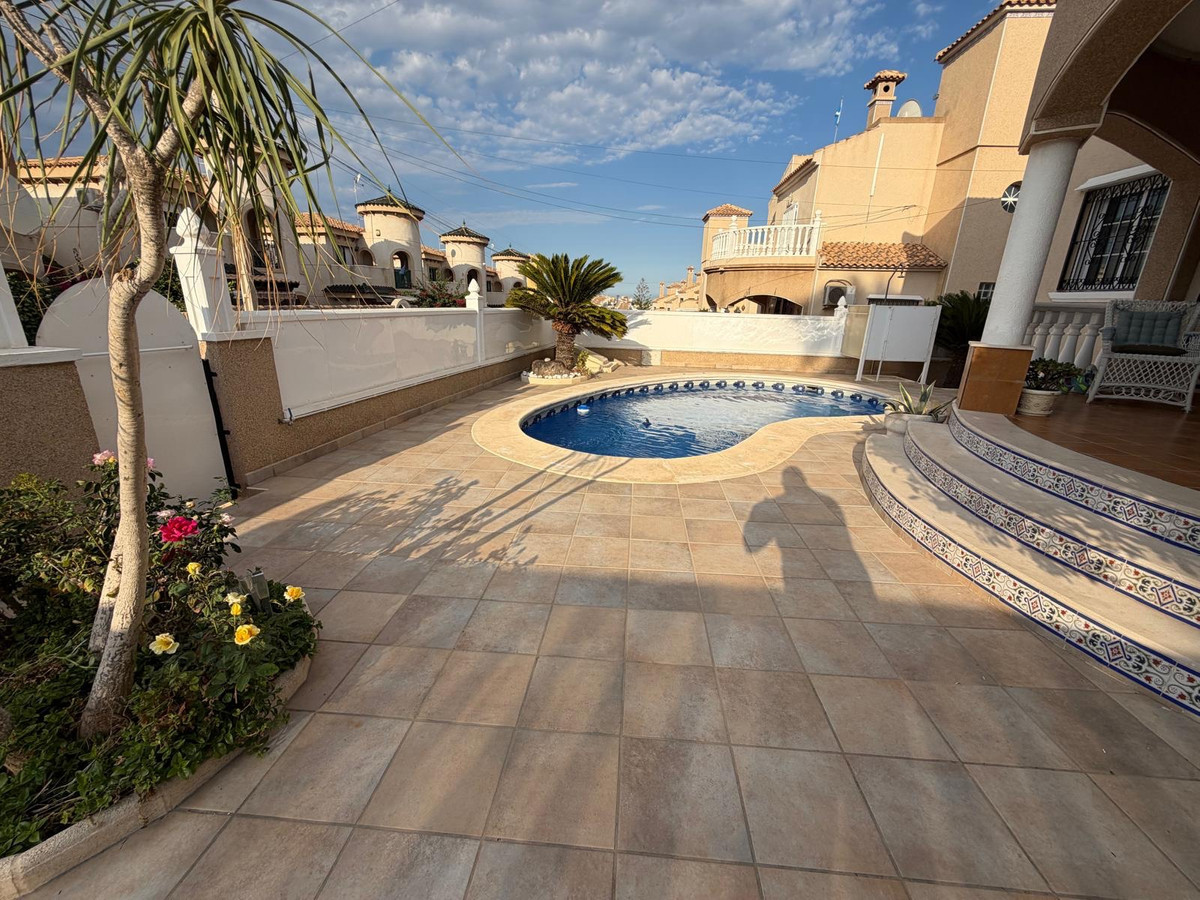 For sale - 3 Bedroom 2 Bathroom House - Detached Villa in Orihuela - Orihuela Costa  - Alicante