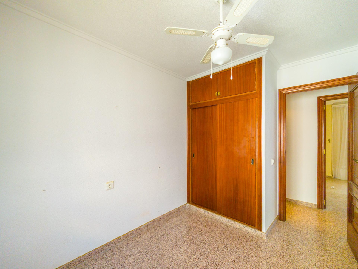 For sale - 3 Bedroom 1 Bathroom Apartment - Middle Floor Apartment in Torrevieja - Torrevieja Centro  - Alicante