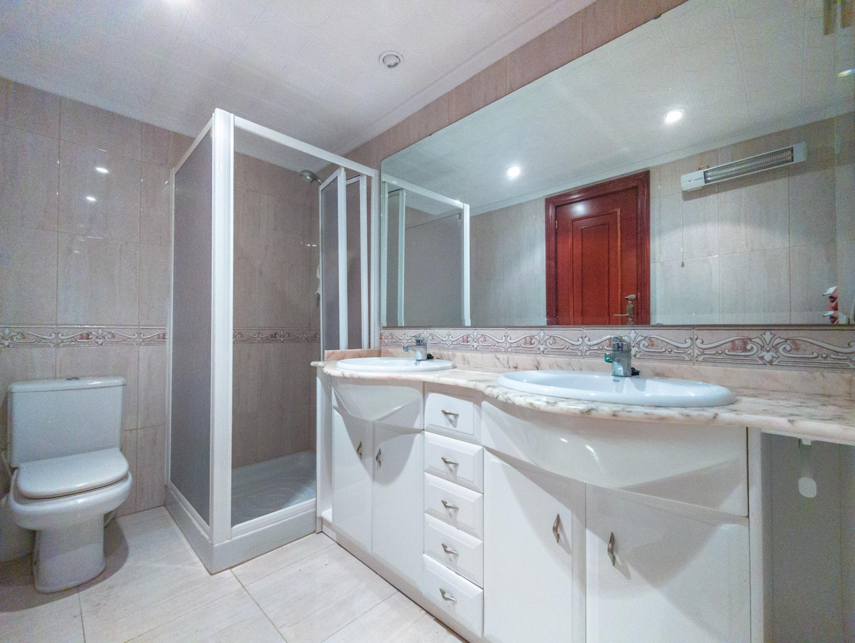 For sale - 3 Bedroom 1 Bathroom Apartment - Middle Floor Apartment in Torrevieja - Torrevieja Centro  - Alicante