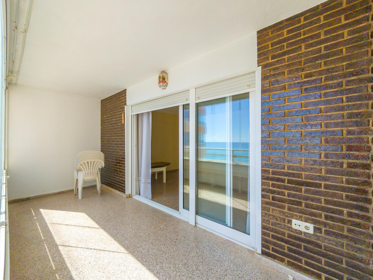 For sale - 3 Bedroom 1 Bathroom Apartment - Middle Floor Apartment in Torrevieja - Torrevieja Centro  - Alicante