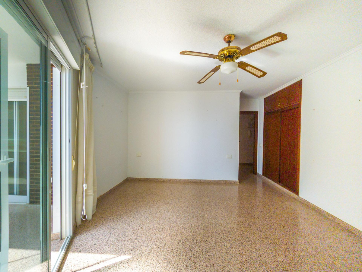 For sale - 3 Bedroom 1 Bathroom Apartment - Middle Floor Apartment in Torrevieja - Torrevieja Centro  - Alicante