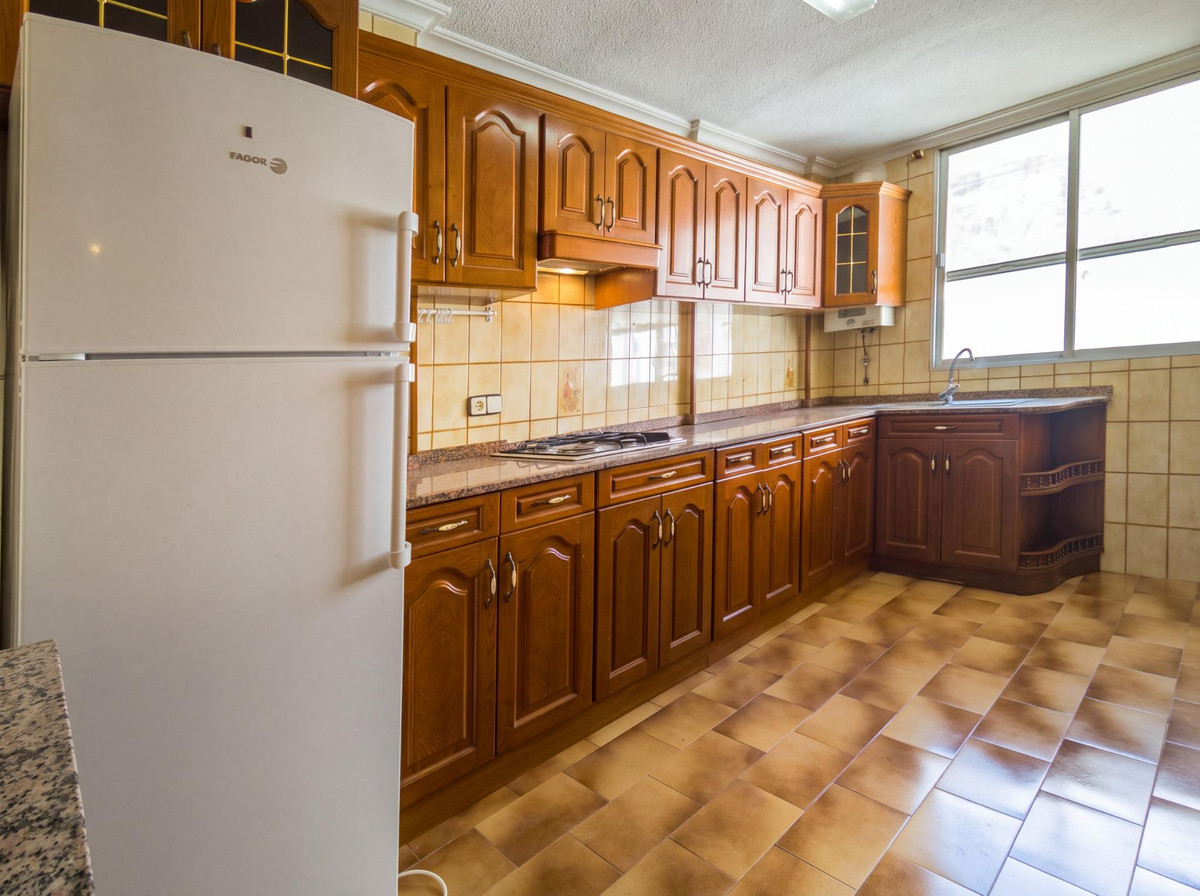 For sale - 3 Bedroom 1 Bathroom Apartment - Middle Floor Apartment in Torrevieja - Torrevieja Centro  - Alicante