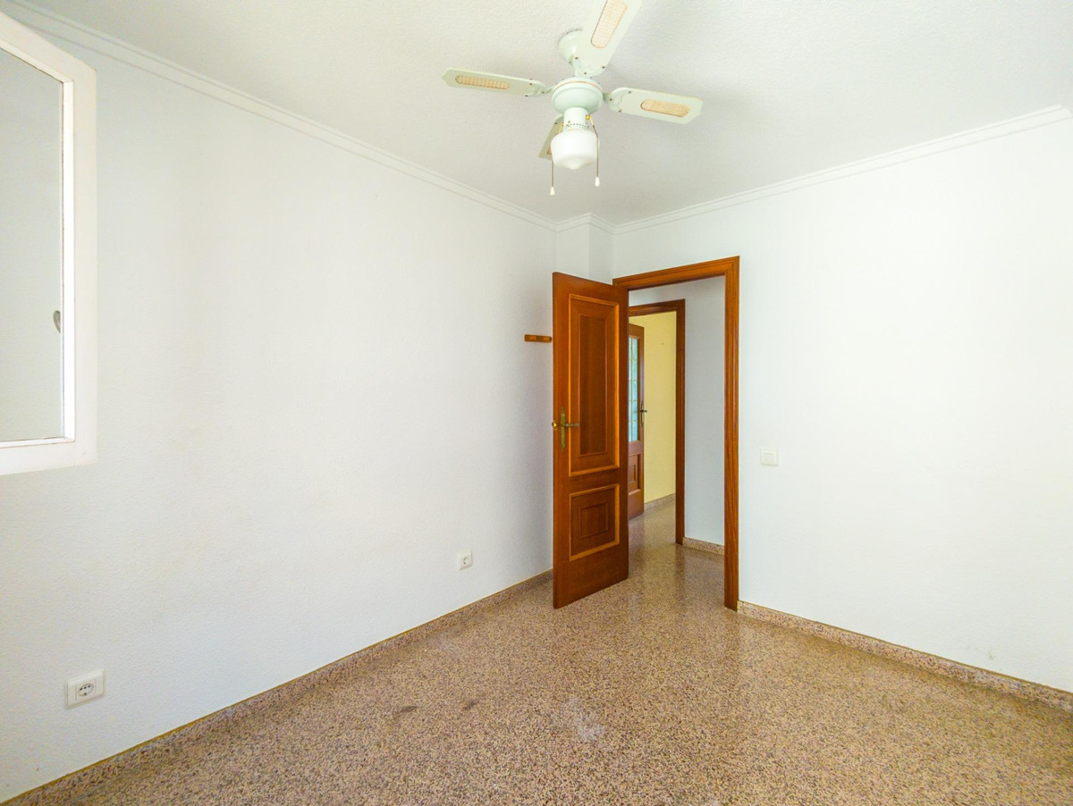 For sale - 3 Bedroom 1 Bathroom Apartment - Middle Floor Apartment in Torrevieja - Torrevieja Centro  - Alicante