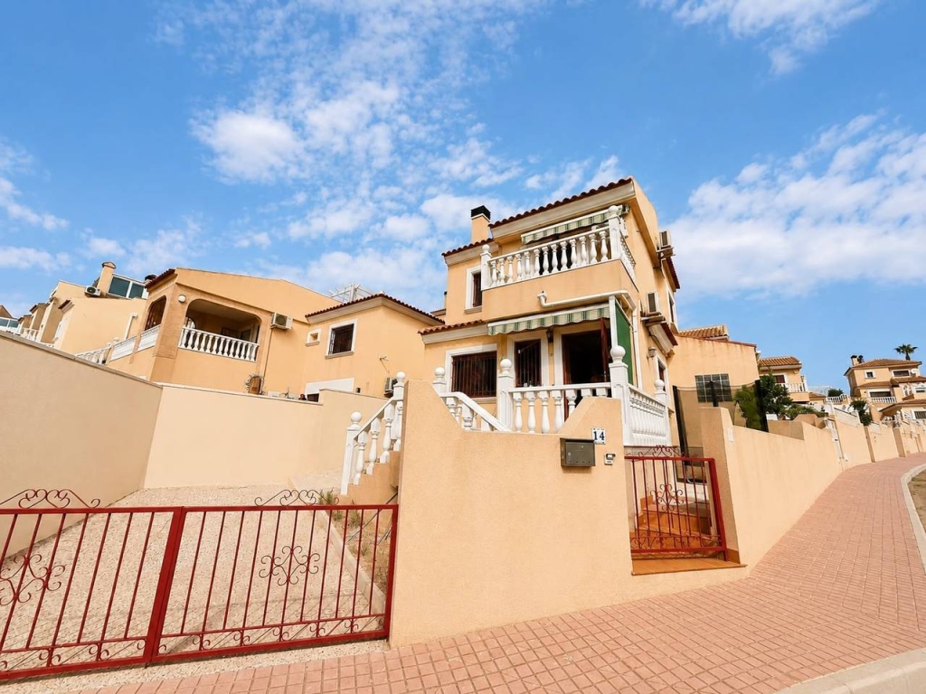 2 Bedroom 2 Bathroom Villa in Villamartin