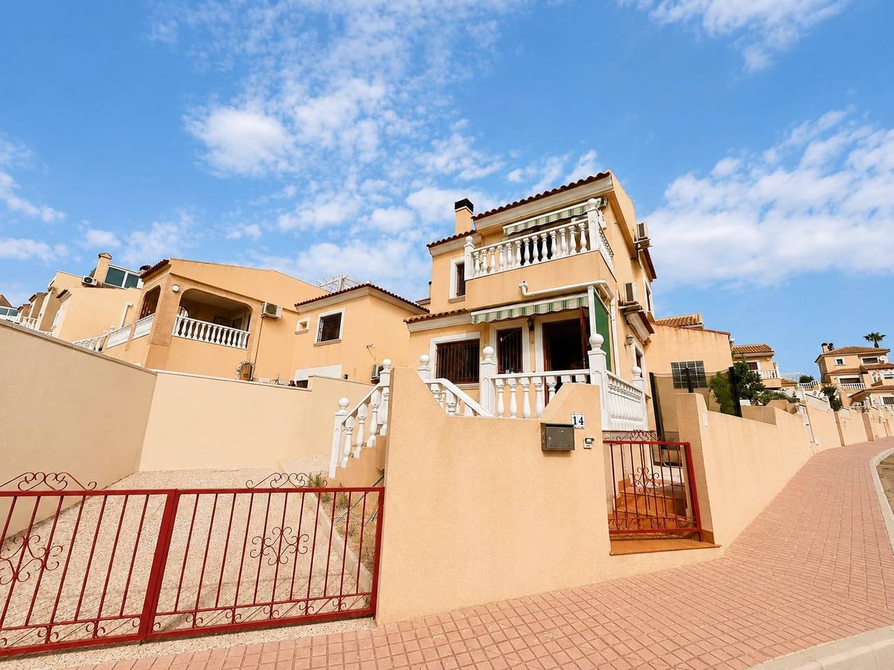 For sale - 2 Bedroom 2 Bathroom Villa in Villamartin - Blue Lagoon  - Alicante