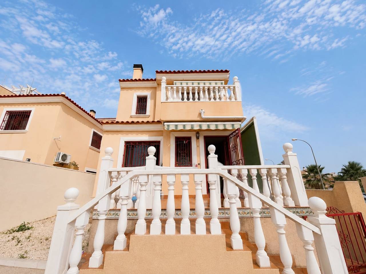 For sale - 2 Bedroom 2 Bathroom Villa in Villamartin - Blue Lagoon  - Alicante