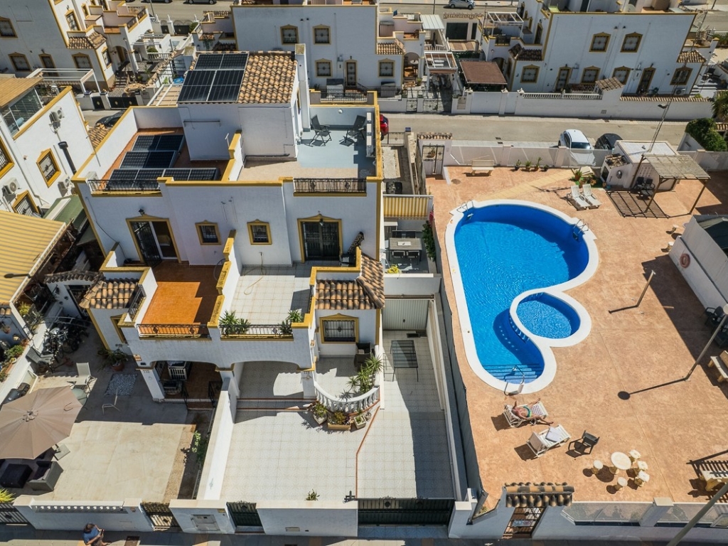 3 Bedroom 1 Bathroom House in Vistabella golf