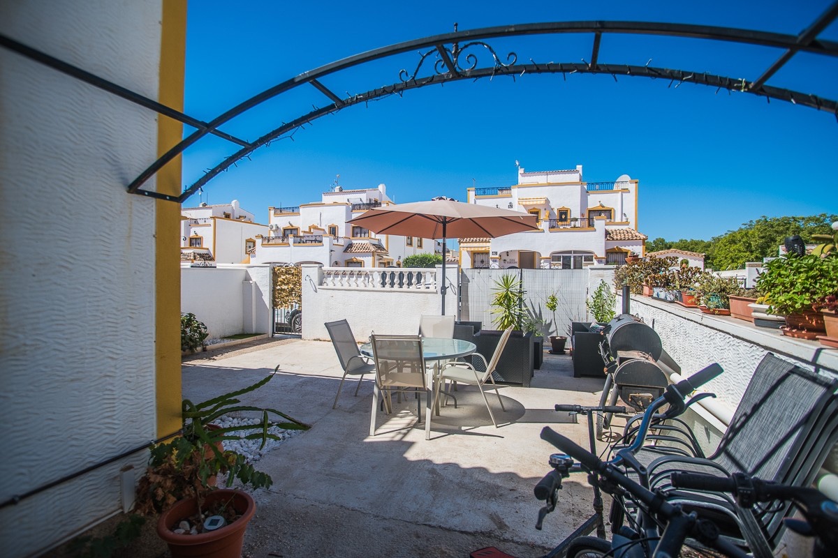 For sale - 3 Bedroom 1 Bathroom House in Vistabella golf - Vistabella Golf  - Alicante