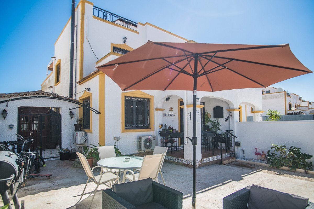 For sale - 3 Bedroom 1 Bathroom House in Vistabella golf - Vistabella Golf  - Alicante