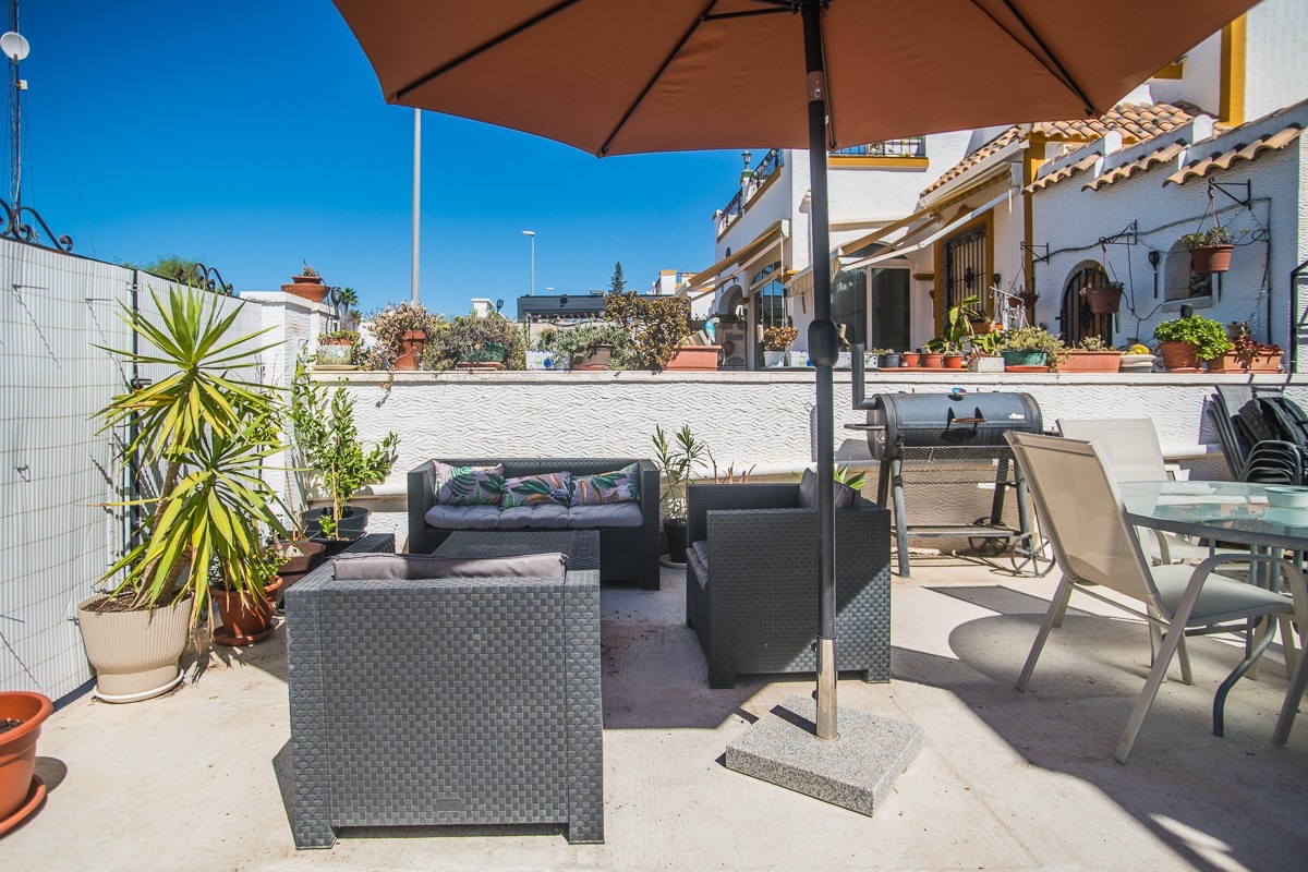 For sale - 3 Bedroom 1 Bathroom House in Vistabella golf - Vistabella Golf  - Alicante