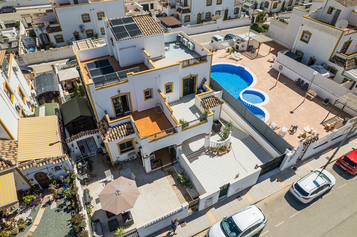For sale - 3 Bedroom 1 Bathroom House in Vistabella golf - Vistabella Golf  - Alicante