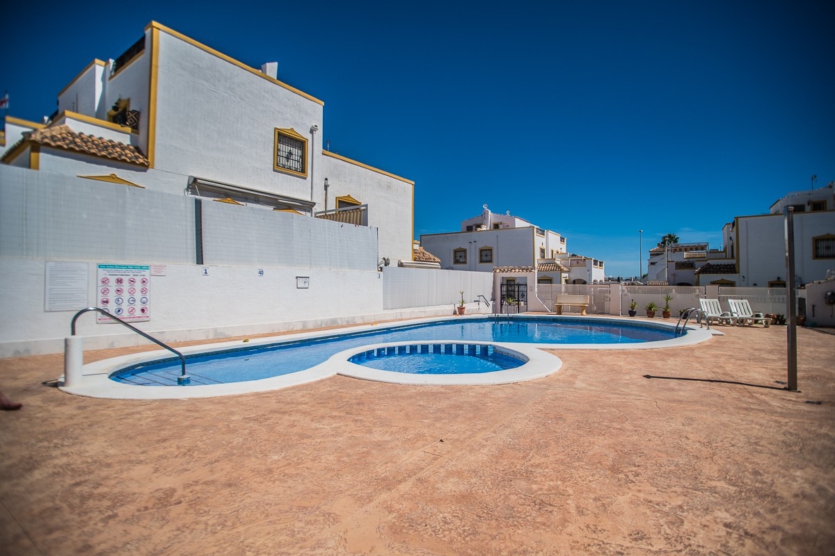 For sale - 3 Bedroom 1 Bathroom House in Vistabella golf - Vistabella Golf  - Alicante
