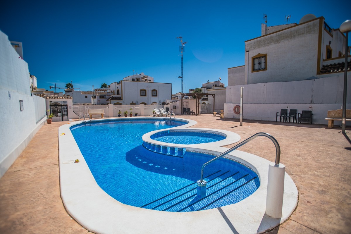 For sale - 3 Bedroom 1 Bathroom House in Vistabella golf - Vistabella Golf  - Alicante