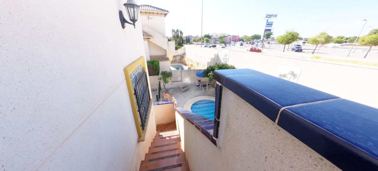 For sale - 5 Bedroom 3 Bathroom Villa in La Zenia - Costa Blanca  - Alicante