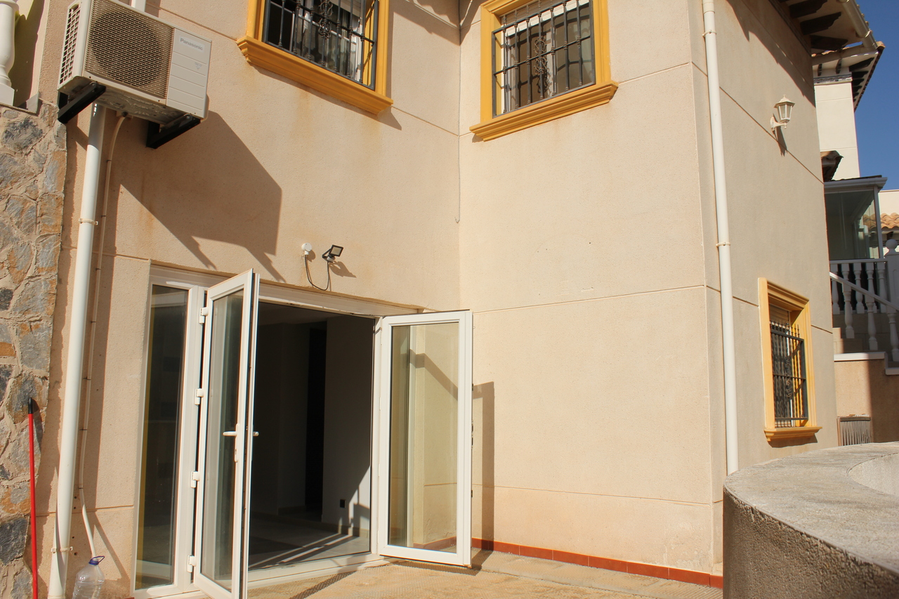 For sale - 5 Bedroom 3 Bathroom Villa in La Zenia - Costa Blanca  - Alicante