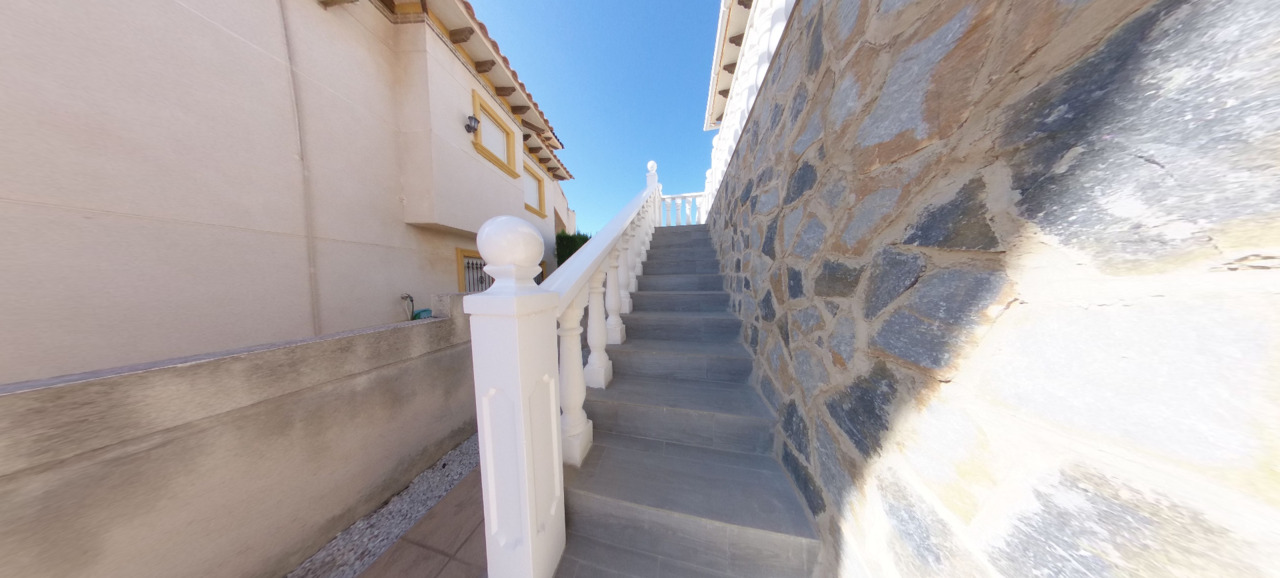 For sale - 5 Bedroom 3 Bathroom Villa in La Zenia - Costa Blanca  - Alicante