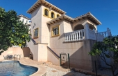 33-769-647-68-6105/81429, 5 Bedroom 3 Bathroom Villa in La Zenia