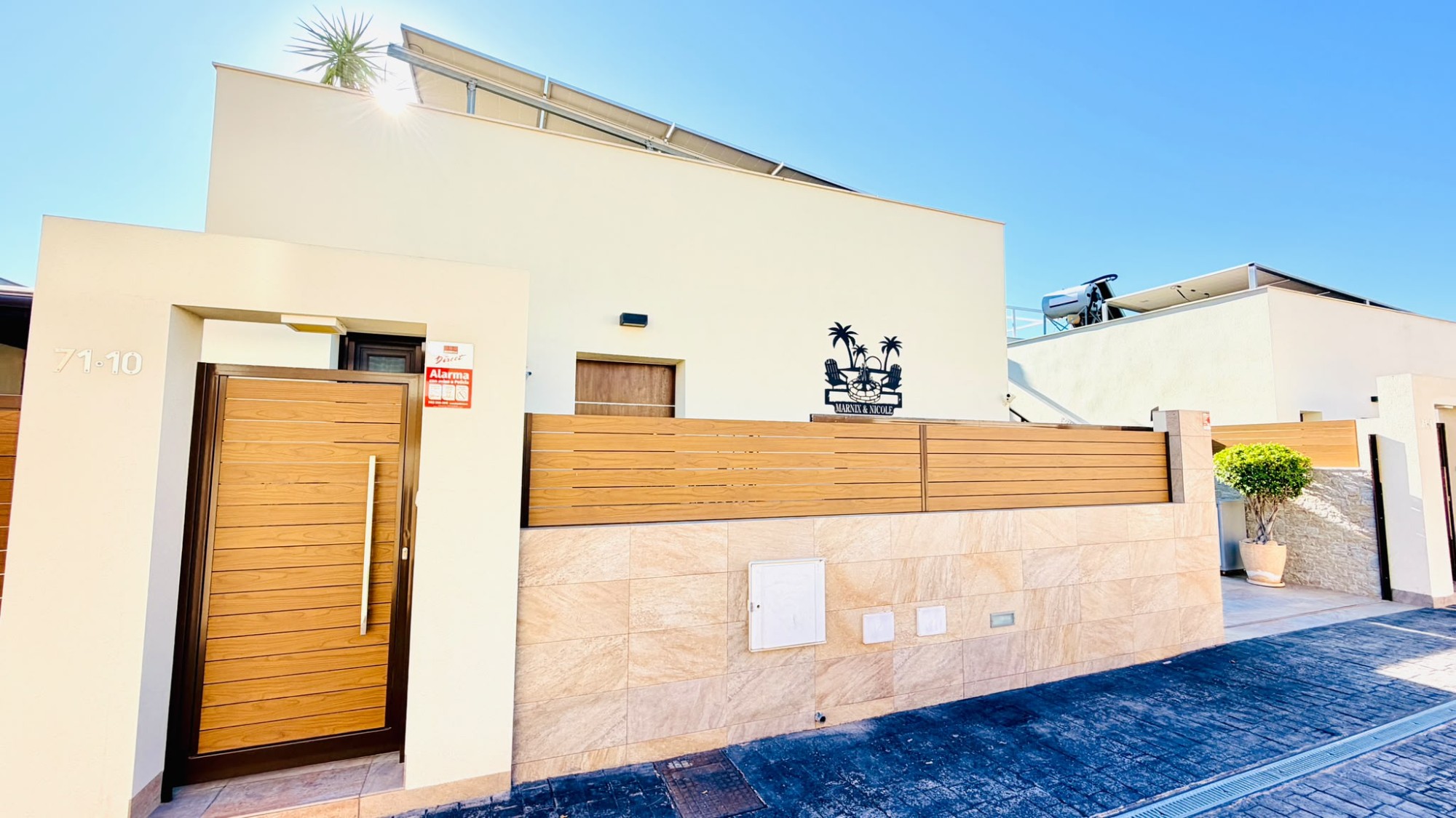 For sale - 3 Bedroom 2 Bathroom Semi-Detached Villa in Los Montesinos -  - Alicante