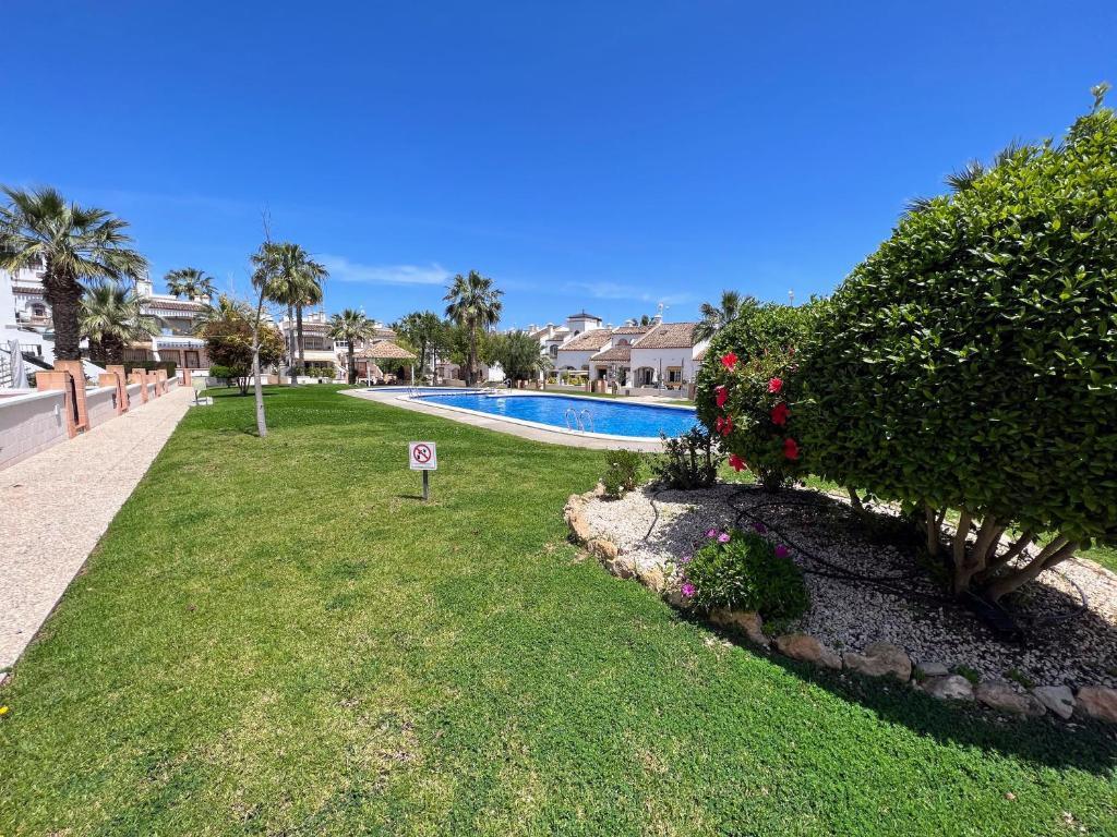 For sale - 2 Bedroom 1 Bathroom Town House in Los Dolses - Orihuela Costa  - Alicante