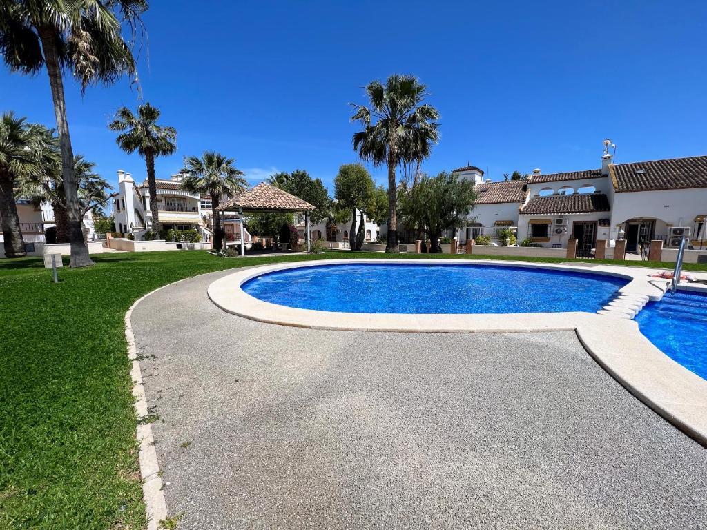 For sale - 2 Bedroom 1 Bathroom Town House in Los Dolses - Orihuela Costa  - Alicante
