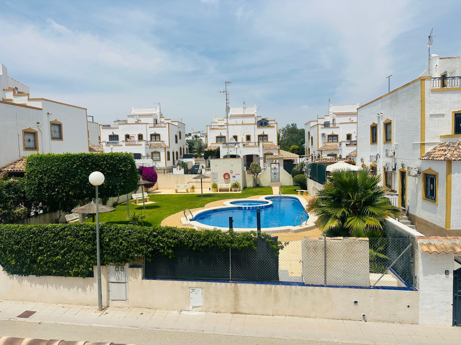 For sale - 3 Bedroom 2 Bathroom Townhouse in Orihuela - Entre Naranjos Vistabella  - Alicante