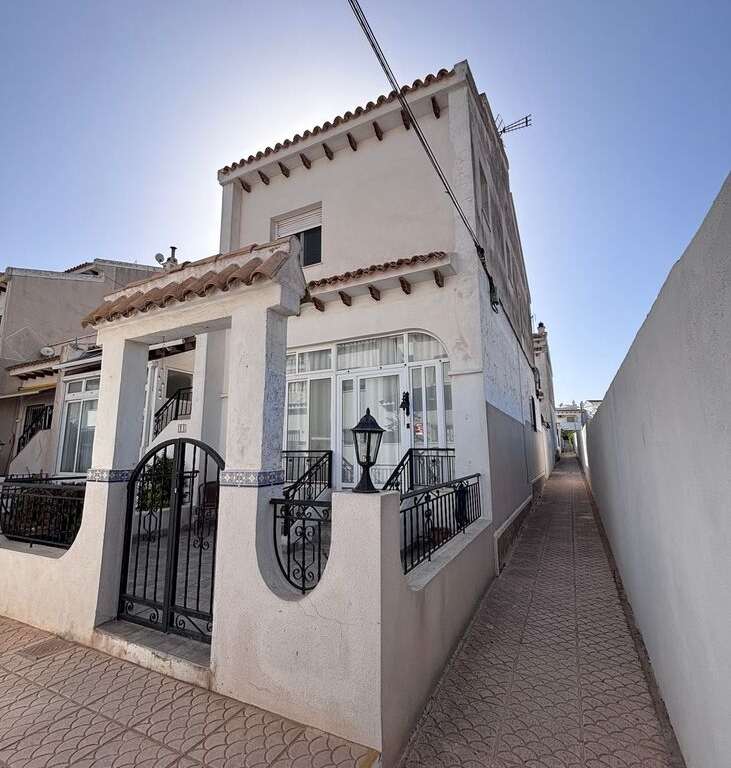 2 Bedroom 3 Bathroom Town House in Villamartin