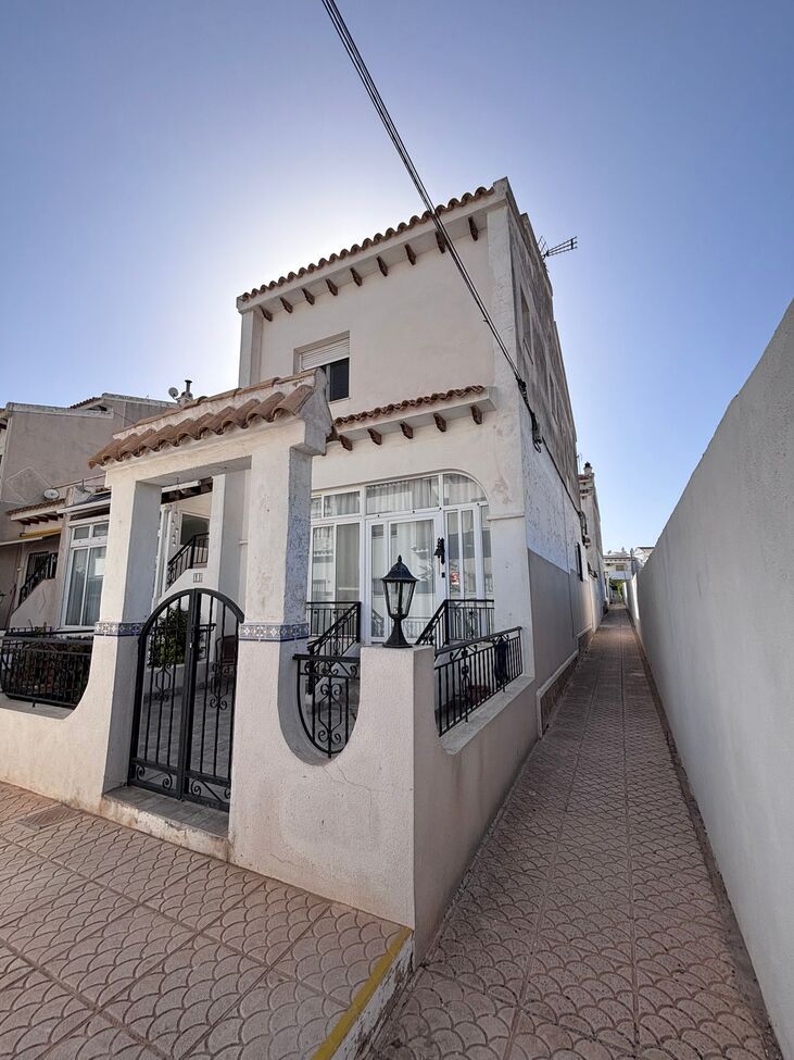 For sale - 2 Bedroom 3 Bathroom Town House in Villamartin - Orihuela Costa  - Alicante